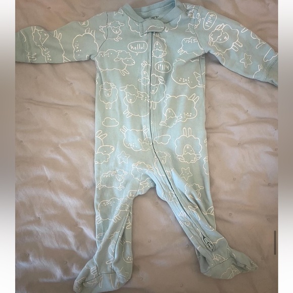 Baby bundle - 3 sleepers, one 2 price jammie set, and one sweater - Picture 9 of 11